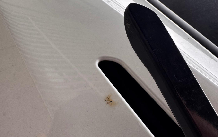 피해자가 차량이 훼손됐다며 공개한 사진. 보배드림