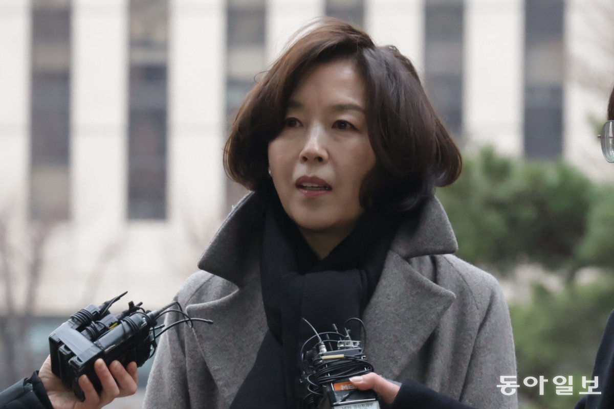 공천 헌금‘ 의혹을 받는 김경 서울시의원이 18일 오전 서울 마포구 서울경찰청 광역수사단 공공범죄수사대에서 피의자 신분으로 경찰 조사를 받기 위해 출석하고 있다. 박형기 기자 oneshot@donga.com