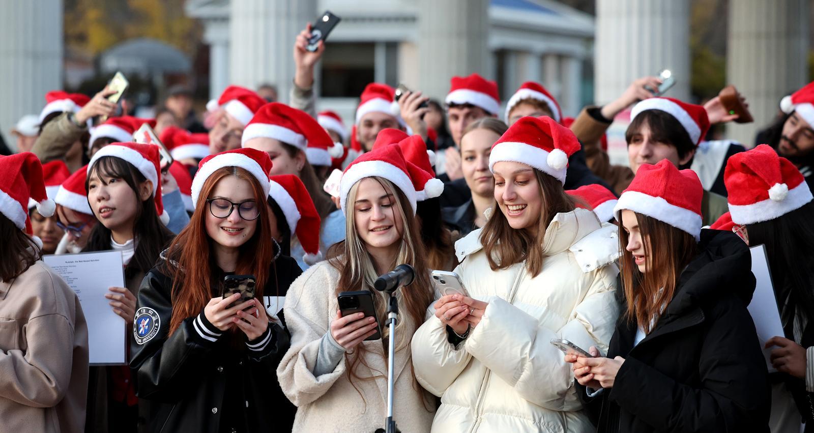 지난해 대구 달서구 계명대에서 크리스마스 행사에 참여하고 있는 외국인 유학생들. 대구=뉴시스