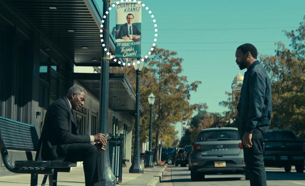 세계 종말의 순간 거리와 TV 등을 도배한 “39년 동안의 근사했던 시간, 고마웠어요 척!”이라는 헌정 광고. 척이 만들어 온 세계에서 그는 그저 그렇고 그런 사람이 아니다. 사진 출처 미국 영화 정보 사이트 IMDb 홈페이지