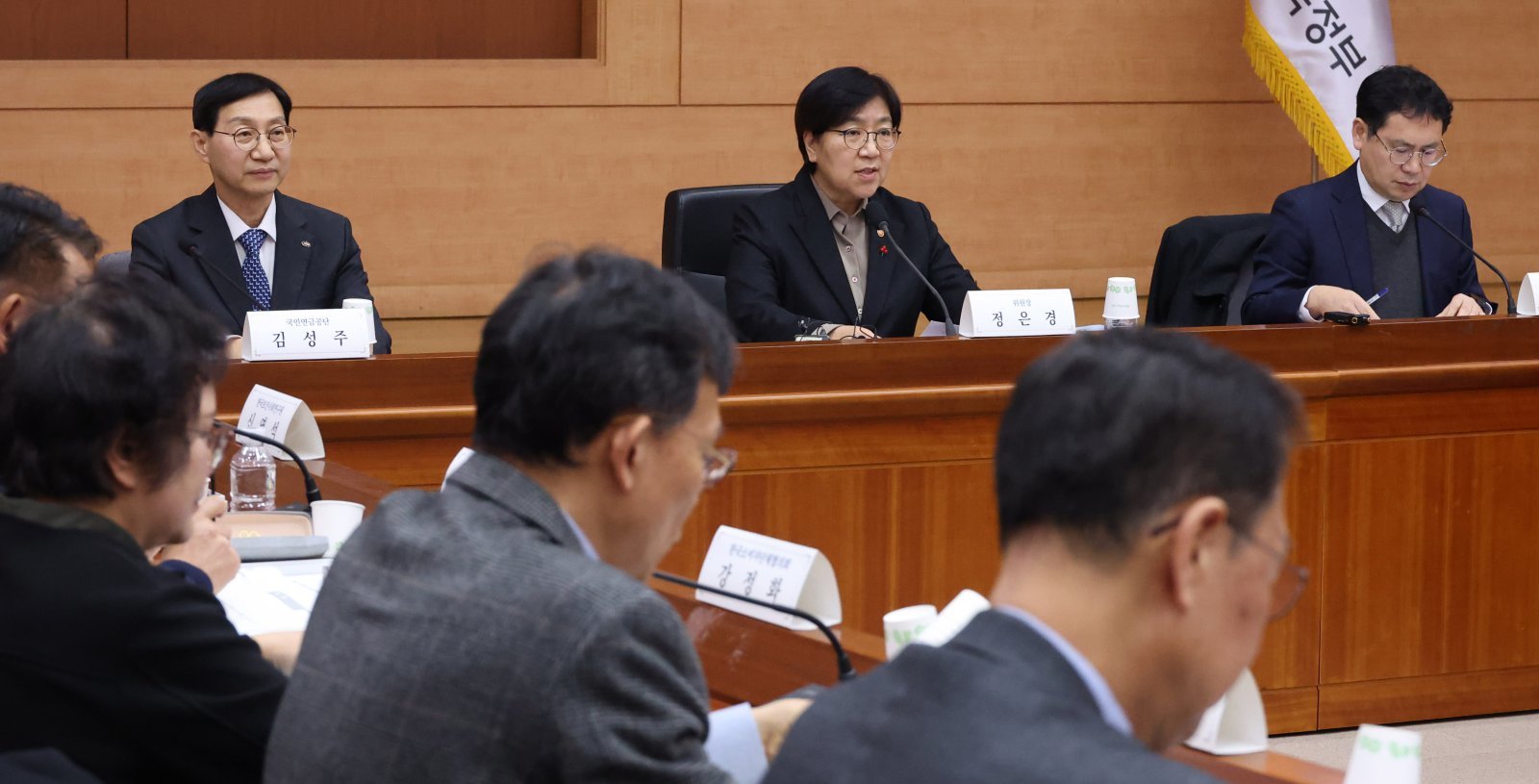 정은경 보건복지부 장관이 15일 오후 서울 종로구 정부서울청사에서 열린 제7차 국민연금기금운용위원회에서 발언하고 있다. 2025.12.15 [서울=뉴시스]