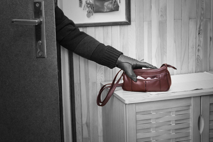 일본에서 문이 잠기지 않은 집만 골라 침입해 절도를 반복해 온 40대 한국인 남성이 “스트레스 해소”를 이유로 범행을 저질렀다고 진술하며 경찰에 체포됐다. 게티이미지뱅크