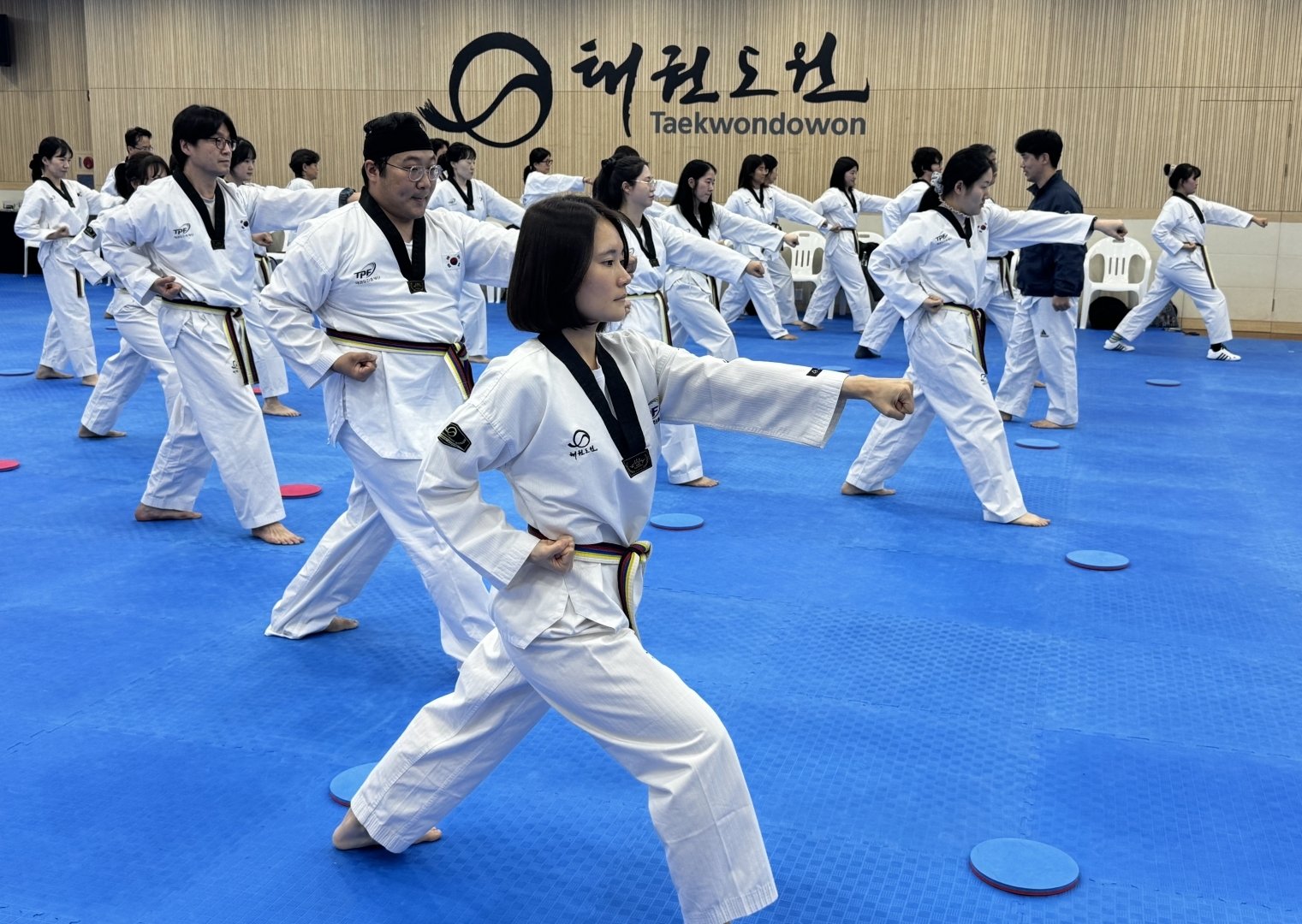 태권도진흥재단이 방학 기간을 이용해 선생님들에게 태권도 직무연수를 운영하고 있다. (태권도진흥재단 제공)