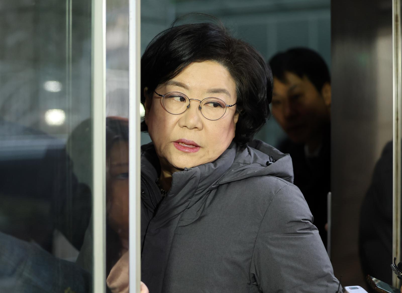 이혜훈 기획예산처 장관 후보자가 15일 오전 서울 중구 예금보험공사에 마련된 인사청문회 준비 사무실로 출근하며 취재진을 뒤돌아보고 있다. 2026.01.15. 뉴시스