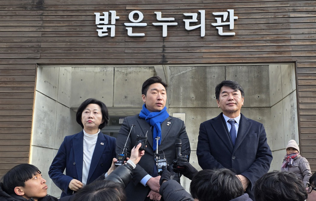 김용만 더불어민주당 의원이 19일 충남 천안 독립기념관 이사회를 마치고 기자회견을 하고 있다. 2026.1.19/뉴스1