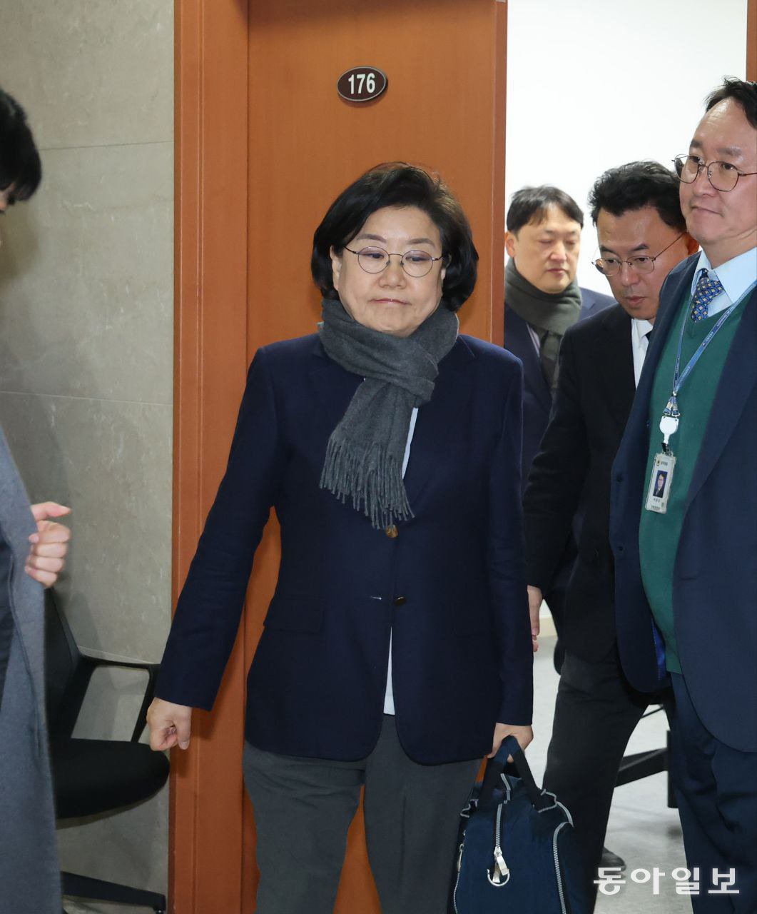 이혜훈 기획예산처 장관 후보자가 19일 오후 9시 20분경 취재진의 질문을 받으며 국회를 나서고 있다. 장승윤 기자 tomato99@donga.com