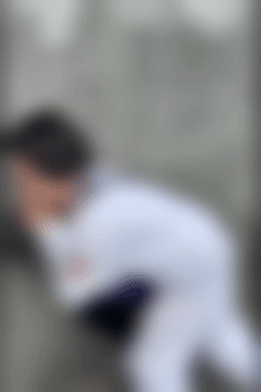 문제의 영상. 가해 학생이 피해 학생의 목을 조르고 있다. 엑스 갈무리