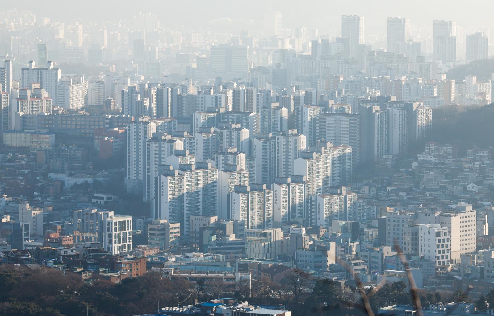 서울 남산에서 바라본 도심 아파트 단지. 2026.1.6/뉴스1