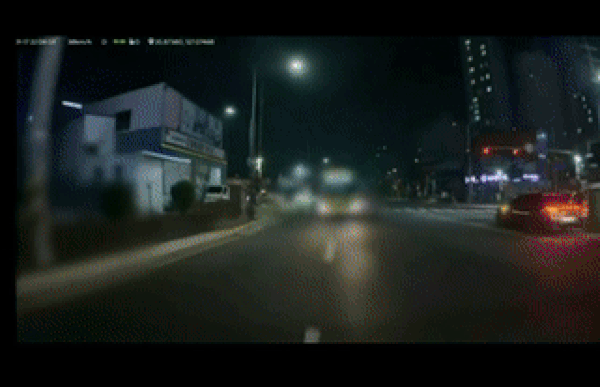 보복운전을 하던 버스가 멈추고 기사가 내려 A 씨 차량으로 다가오는 모습. 온라인 커뮤니티 보배드림 캡처