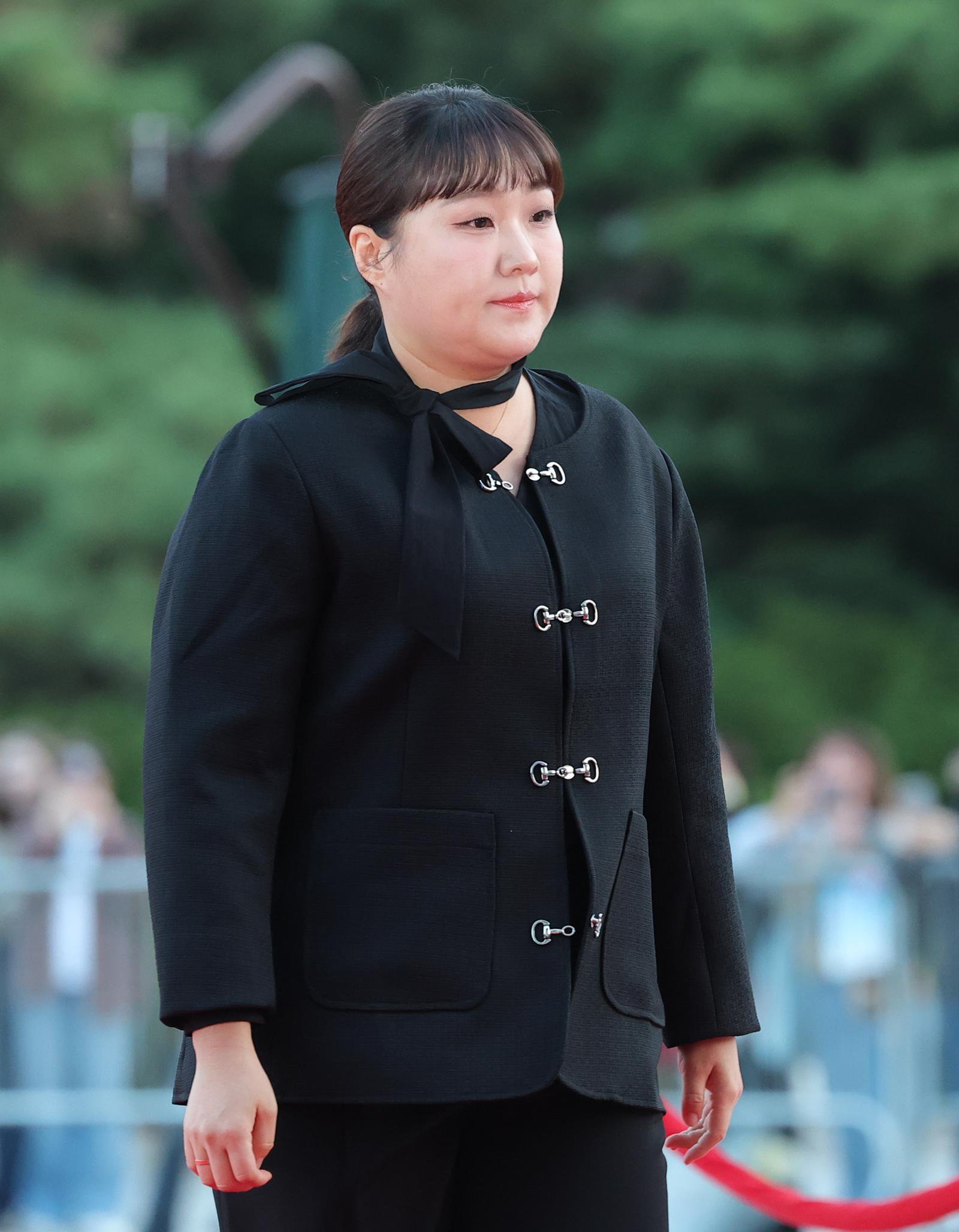 방송인 이수지가 23일 오후 서울 중구 국립극장 해오름극장에서 열린 ‘2025 대한민국 대중문화예술상 시상식’ 레드카펫에 참석하고 있다. 2025.10.23/뉴스1