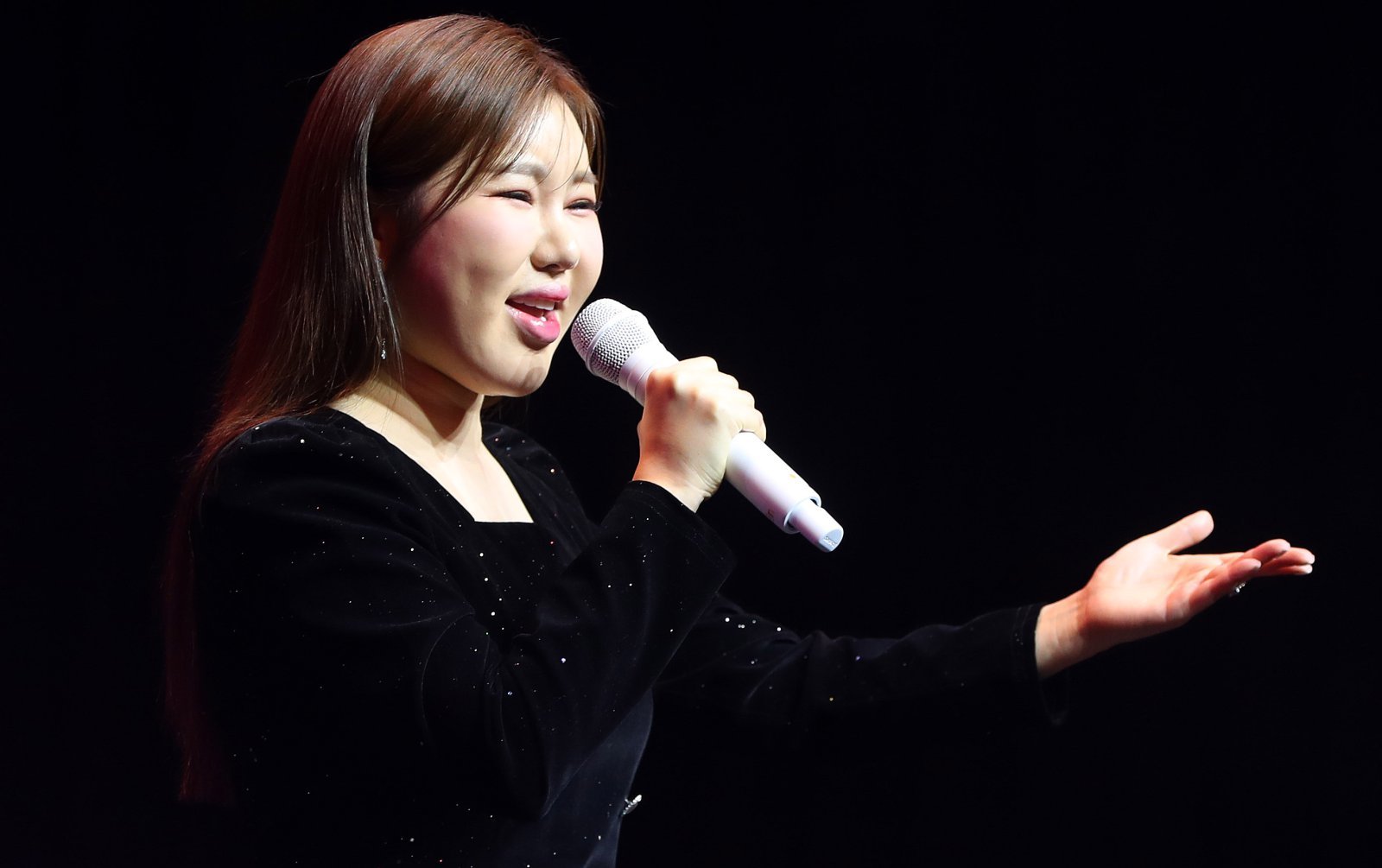 경찰, ‘소속사 미등록’ 송가인 무혐의…기획사 대표·법인 송치