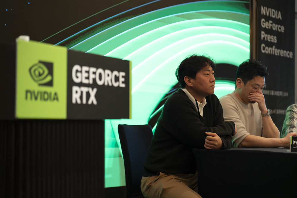 김선욱 엔비디아 코리아 테크니컬 마케팅 상무(좌)와 제프 옌(Jeff Yen) 엔비디아 APAC 테크 마케팅 디렉터(우)가 질의응답을 받고 있다 / 출처=IT동아