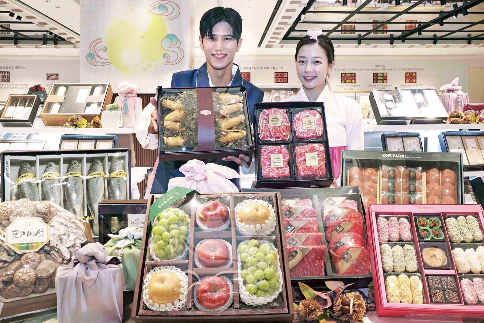 신세계백화점이 오는 29일까지 2026년 설 선물세트 사전 예약판매에 나선다. 최근 고물가가 이어지고 있는 만큼 합리적 가격과 품질을 둘 다 잡을 수 있는 상품으로 준비했다. 신세계백화점 제공