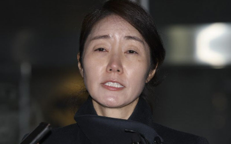 공천헌금 1억원 수수 의혹을 받고 있는 강선우 무소속 의원이 21일 새벽 서울 마포구 서울경찰청 공공범죄수사대에 피의자 신분으로 조사를 마치고 밖으로 나서며 취재진의 질문에 답하고 있다. 2026.01.21 뉴시스