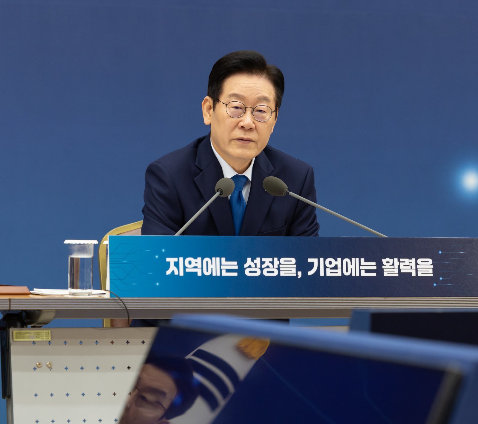 이재명 대통령이 지난달 세종시 정부세종컨벤션센터에서 열린 산업통상자원부·지식재산처·중소벤처기업부 업무보고에 참석해 있다. (대통령실 제공. 재판매 및 DB 금지) 2025.12.17