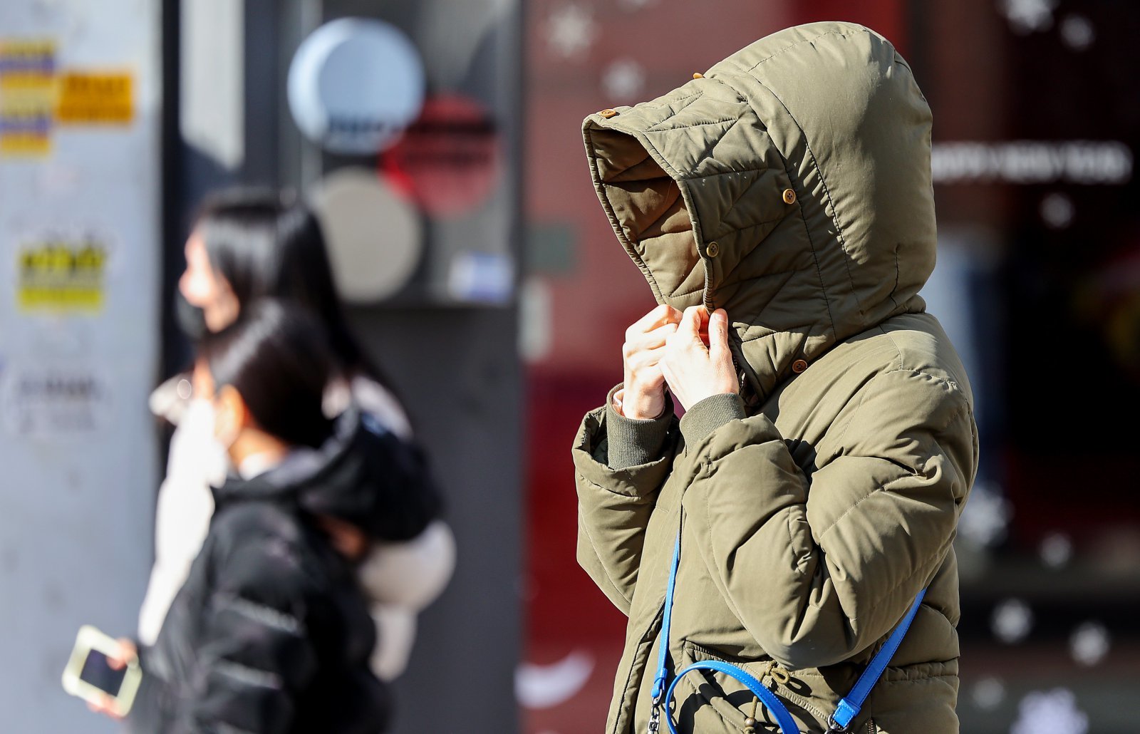 24절기 중 마지막 절기 대한(大寒)인 20일 대구 중구 동성로에서 두꺼운 옷차림을 한 시민이 이동하고 있다. 2026.01.20. [대구=뉴시스]