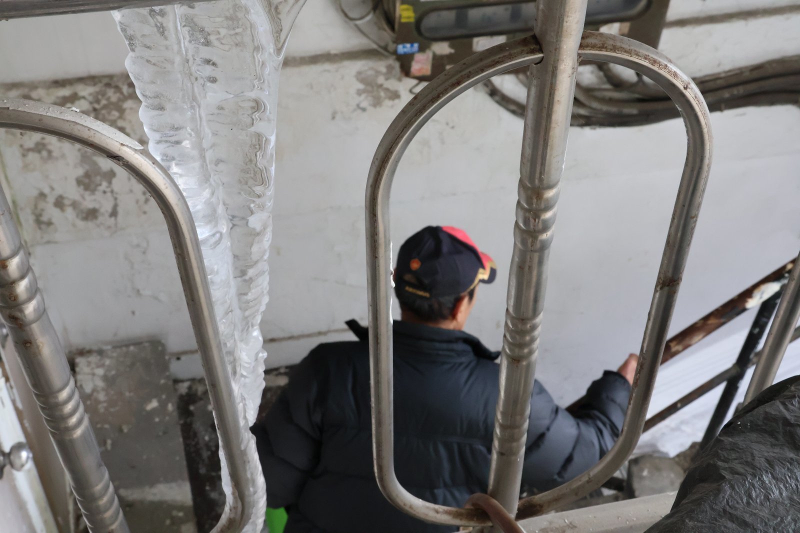 20일 찾은 서울 용산구 동자동 쪽방이 위치한 건물 계단에 고드름이 얼어있는 모습. 2026.01.20/뉴스1