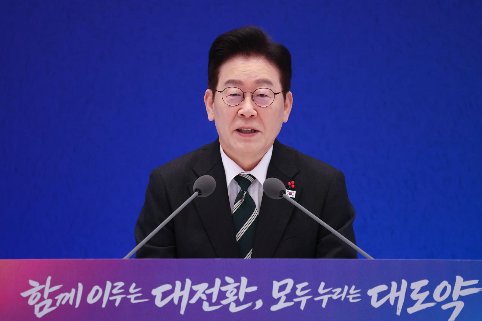 이재명 대통령이 21일 오전 청와대 영빈관에서 2026 신년 기자회견 ‘함께 이루는 대전환, 모두 누리는 대도약’에서 발언하고 있다. 2026.01.21 청와대사진기자단