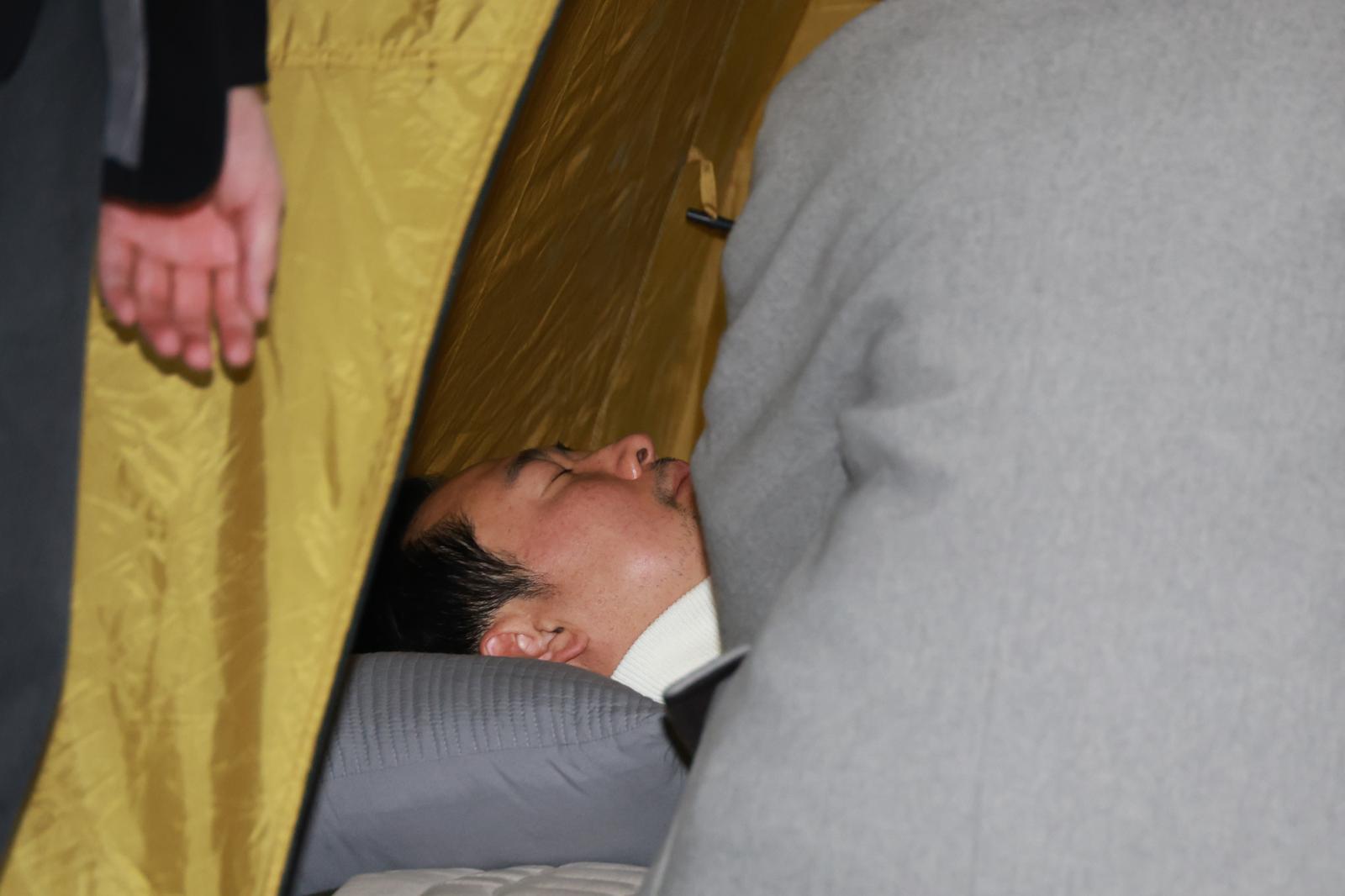 국민의힘 대표가 21일 서울 여의도 국회 로텐더홀에서 의료진에게 검진을 받고 있다. 2026.01.21 뉴시스