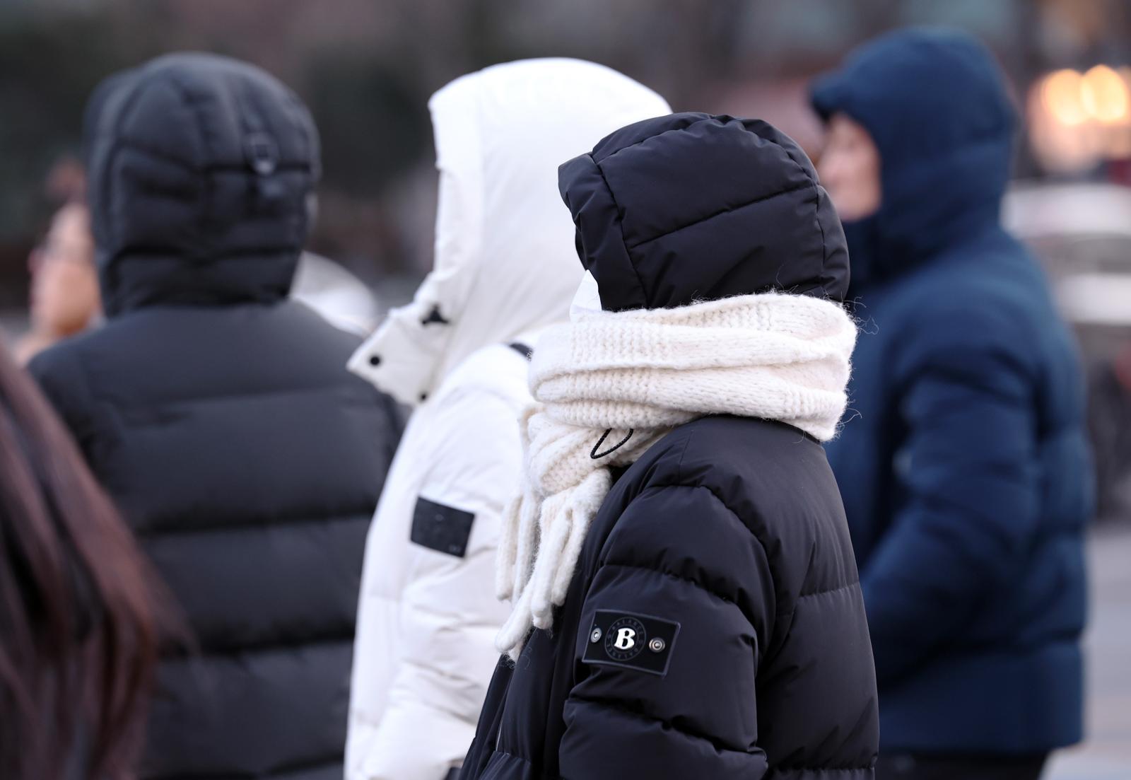 내일 더 춥다, 아침 최저 영하 19도…제주엔 25㎝ 폭설