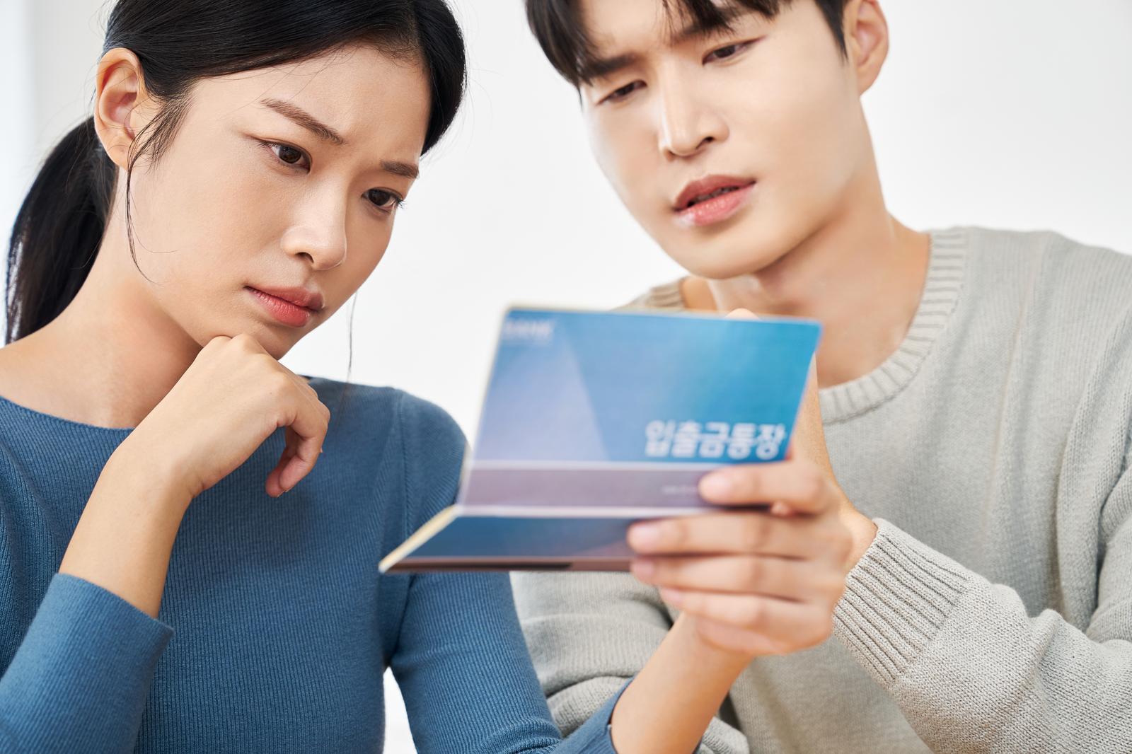 ‘예금 풍차 돌리기’가 고금리 막차 전략으로 다시 주목받고 있다. 필요한 건 부지런한 통장 쪼개기가 아니라, 내 돈이 ‘얼마 벌고 있는지’보다 ‘언제 쓸 돈인지’를 먼저 정하는 설계다. 게티이미지뱅크