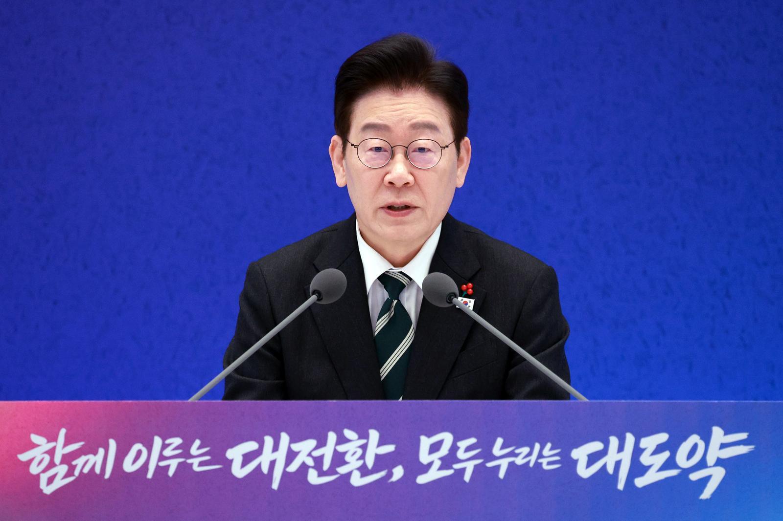 이재명 대통령이 21일 청와대 영빈관에서 열린 2026년 신년 기자회견에서 발언하고 있다. 뉴시스