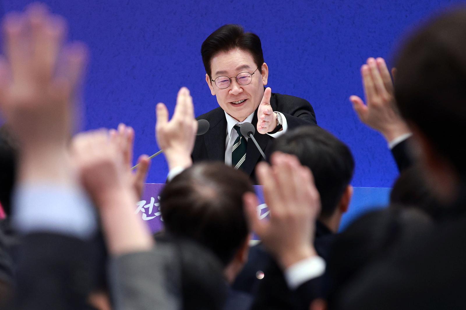 이재명 대통령이 21일 청와대 영빈관에서 열린 2026년 신년 기자회견에서 질문을 받고 있다. 2026.01.21. 뉴시스