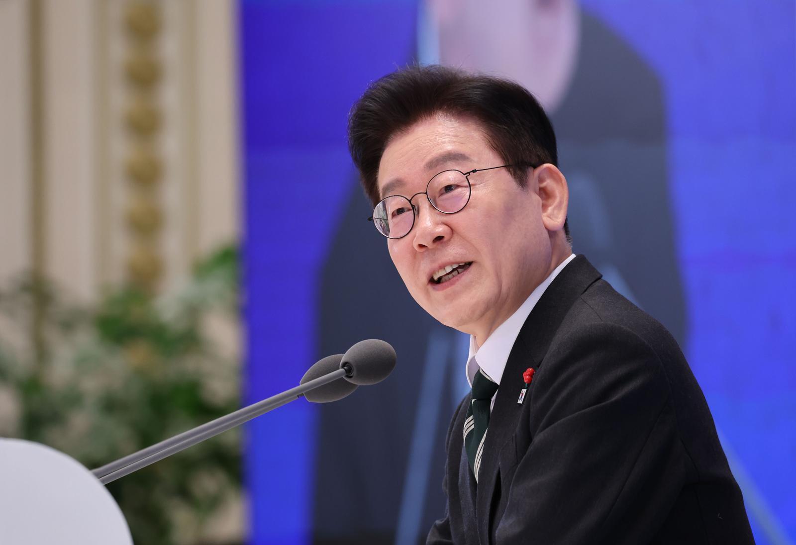 이재명 대통령이 21일 오전 청와대 영빈관에서 2026 신년 기자회견 ‘함께 이루는 대전환, 모두 누리는 대도약’에서 취재진 질문에 답하고 있다. 20260121 청와대사진기자단