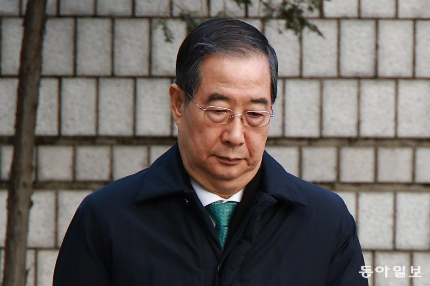 한덕수 전 국무총리가 21일 오후 서울 서초구 서울중앙지법에서 열린 내란 우두머리 방조, 내란 중요임무 종사 혐의 사건 1심 선고공판에 출석하고 있다. 송은석 기자 silverstone@donga.com