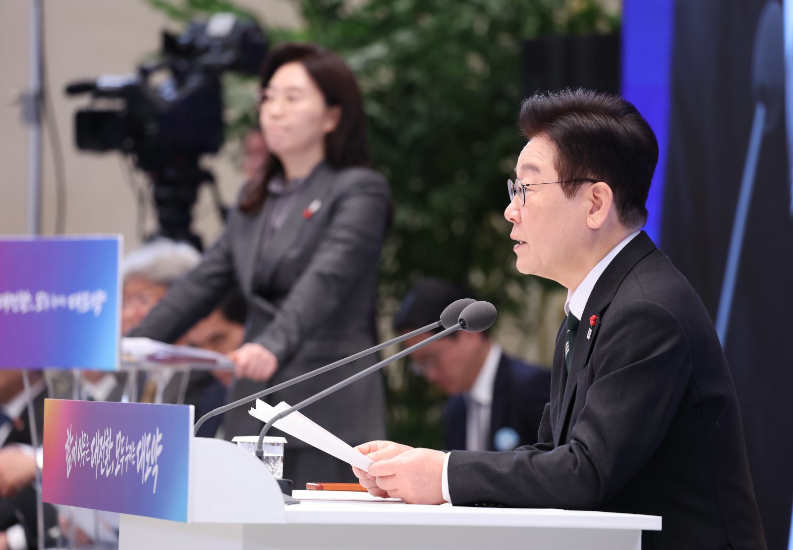 이재명 대통령이 21일 청와대 영빈관에서 2026 신년 기자회견 ‘함께 이루는 대전환, 모두 누리는 대도약’에서 모두발언을 하고 있다. 2026.01.21 청와대사진기자단