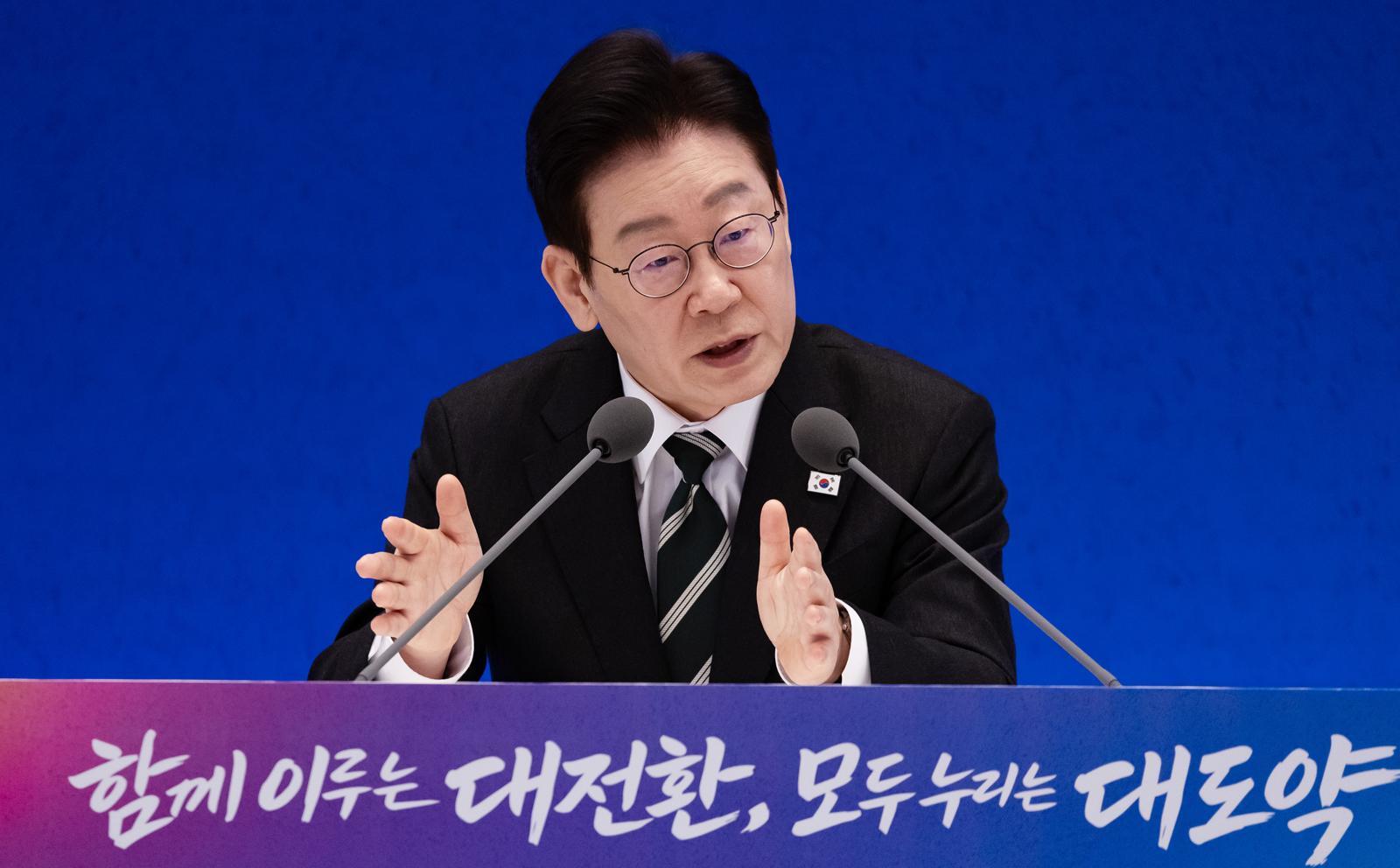이재명 대통령이 21일 오전 청와대 영빈관에서 2026 신년 기자회견 ‘함께 이루는 대전환, 모두 누리는 대도약’에서 발언하고 있다. 2026.01.21 청와대사진기자단