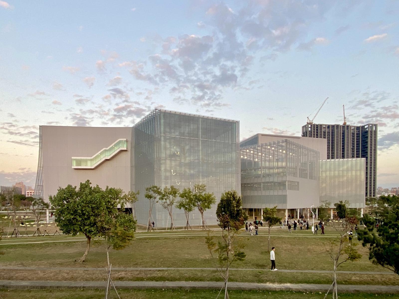 지난해 12월 개관한 ‘타이중 그린 뮤지엄브러리’. 공원 속에 도서관, 미술관 등 8개 건물이 결합돼 있다. 사진 출처 김대균 건축가