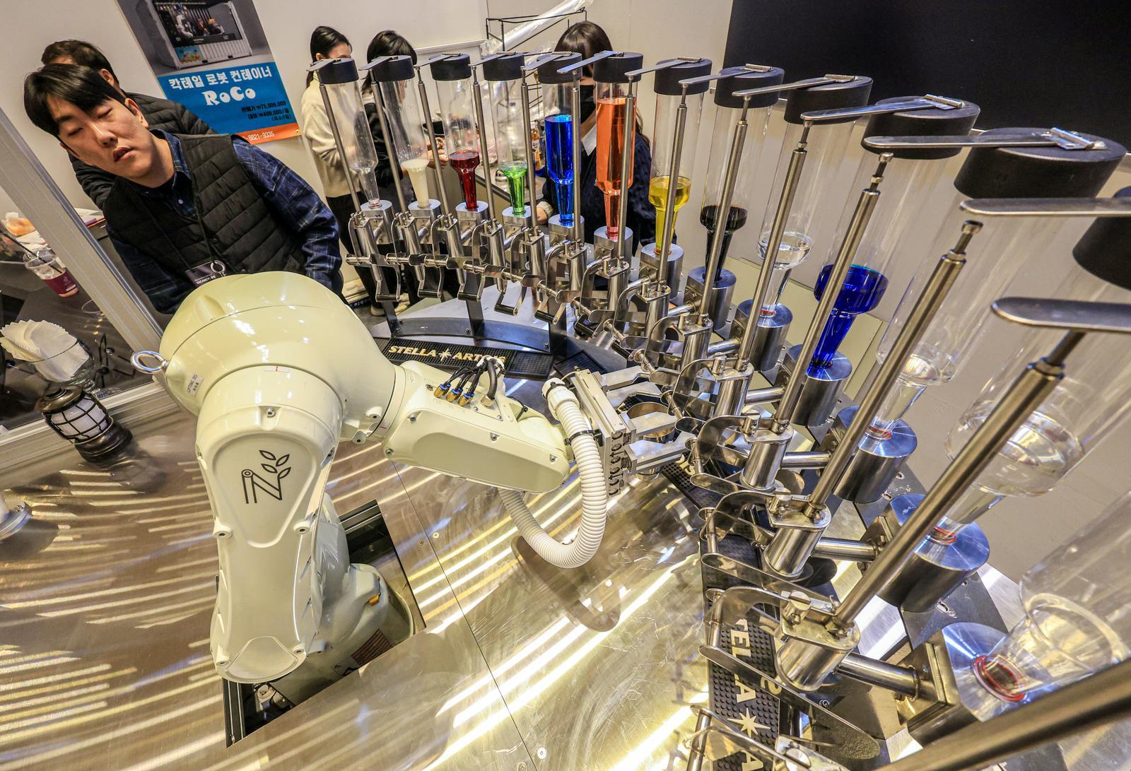 칵테일 만드는 로봇