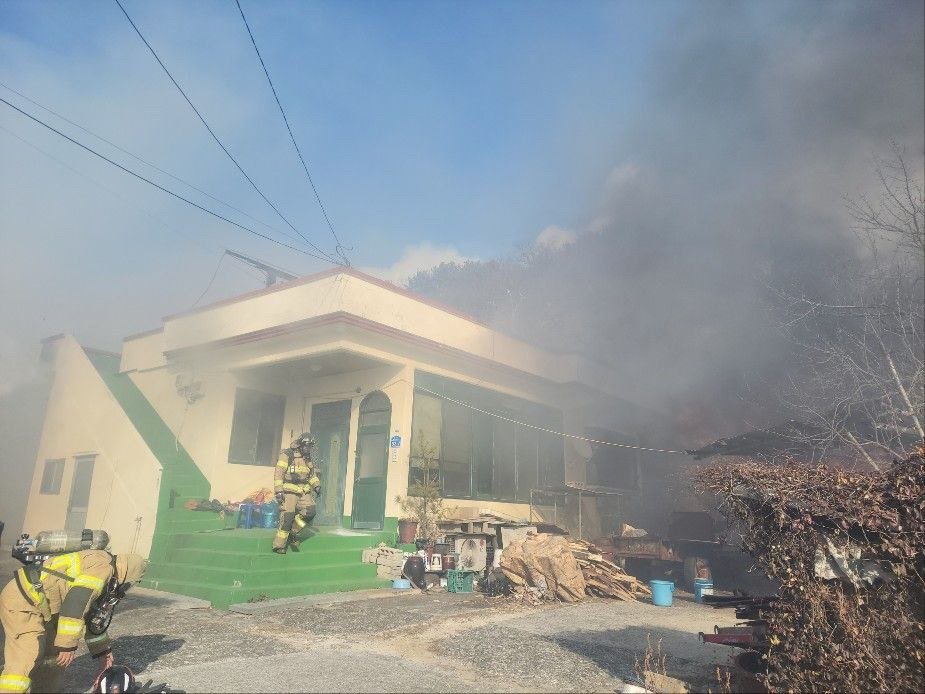 21일 오후 3시 31분 전남 광양시에서 산불이 발생해 관계 당국이 진화 중이다. 전남소방본부