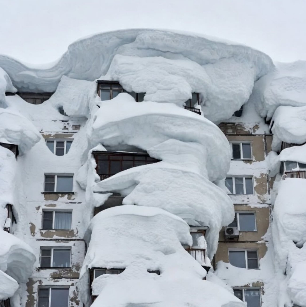러시아 극동 캄차카 반도에 폭설이 덮친 모습. X캡처