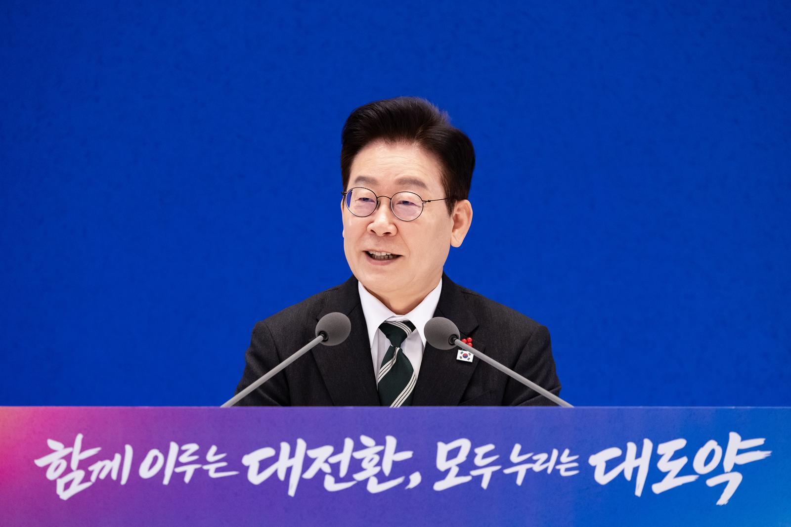 이재명 대통령이 21일 청와대 영빈관에서 2026 신년 기자회견 ‘함께 이루는 대전환, 모두 누리는 대도약’에서 발언하고 있다. 2026.01.21 청와대사진기자단