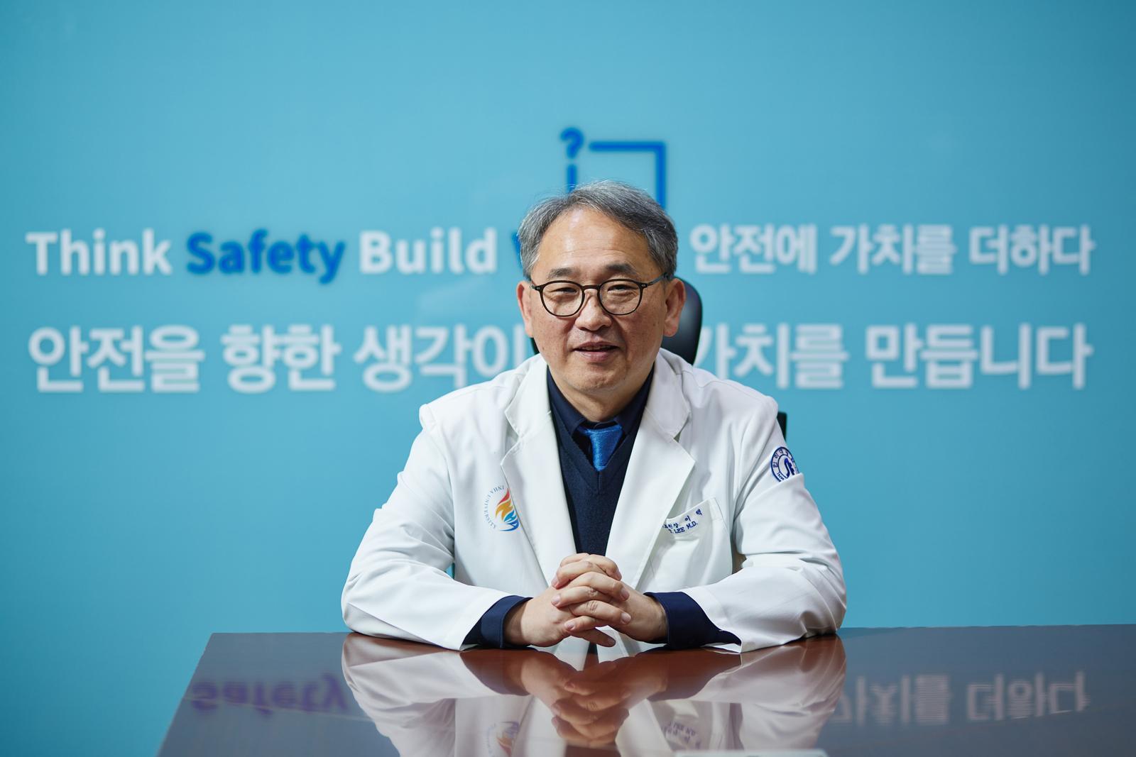 이택 인하대병원 의료원장은 21일 개원 30주년을 맞아 “병원의 공간과 기능, 체계를 다시 설계해 의료 시스템을 더욱 발전시키는 ‘미래인 프로젝트’를 통해 한층 나아진 의료 서비스를 시민에게 제공하겠다”고 강조했다. 인하대병원 제공