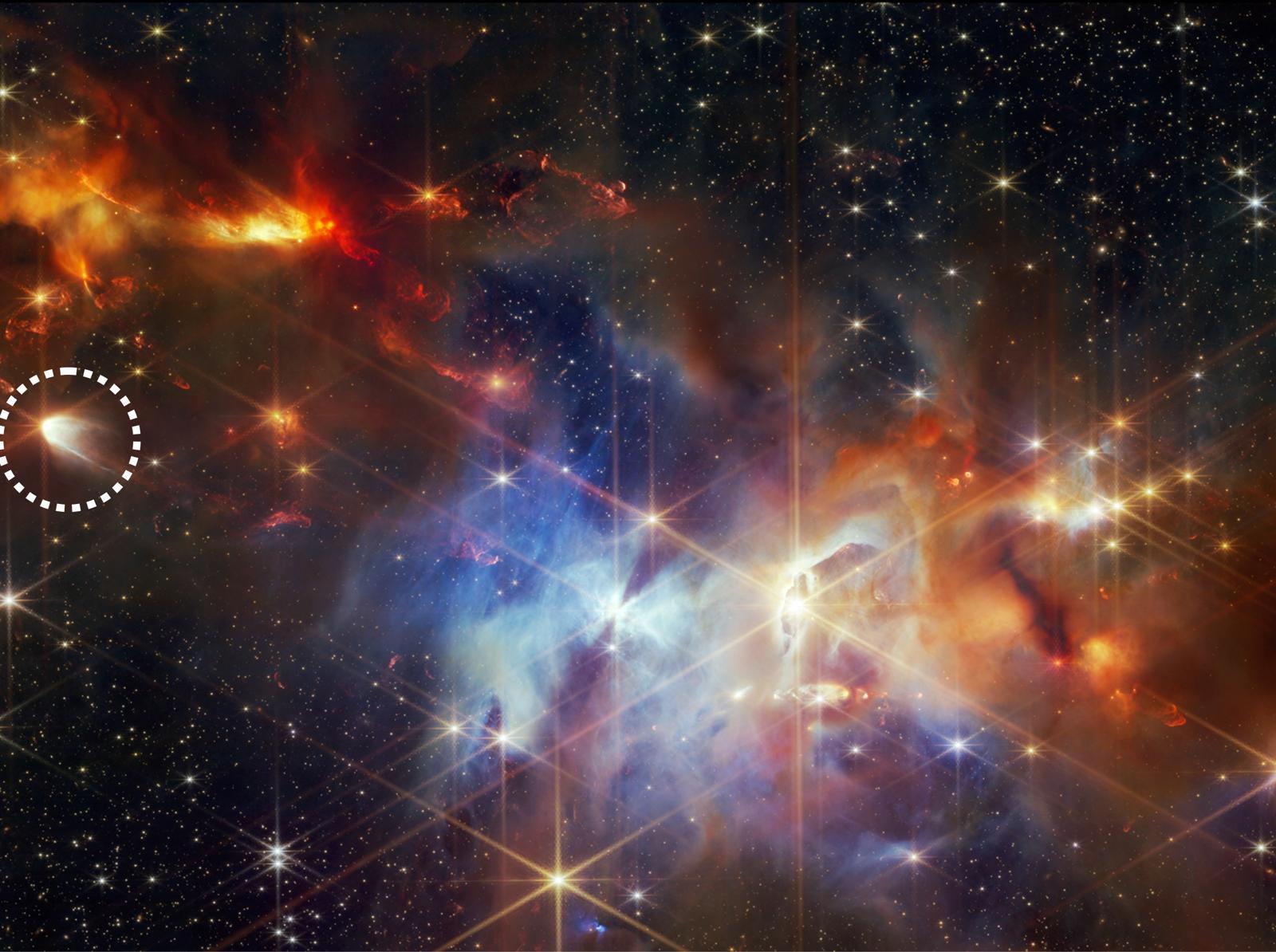 별의 형성 과정에서 초기 단계에 해당하는 ‘태아별’ 중 하나인 ‘EC 53’의 모습(점선 안). EC 53은 뱀자리 성운에 속한 태아별로, 주변의 원반에서 물질을 폭발적으로 흡입하는 ‘폭식’ 현상을 주기적으로 보인다는 특징을 갖는다. NASA, ESA 등 제공