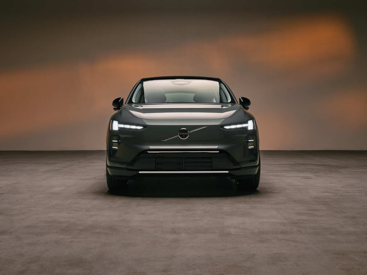 볼보, EX60 세계 최초 공개…“1회 충전, 810㎞ 달린다”