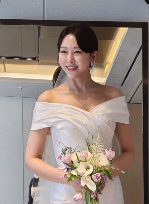 이혼 루머 일축 한영 웨딩드레스 자태 “벌써 4년 전”
