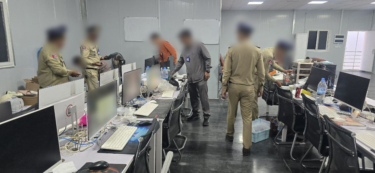 청와대는 22일 브리핑을 열고 캄보디아 스캠 조직 한국 국적 피의자 73명을 강제송환한다고 밝혔다. 사진은 현지에서 스캠 조직 사무실 모습. 뉴시스