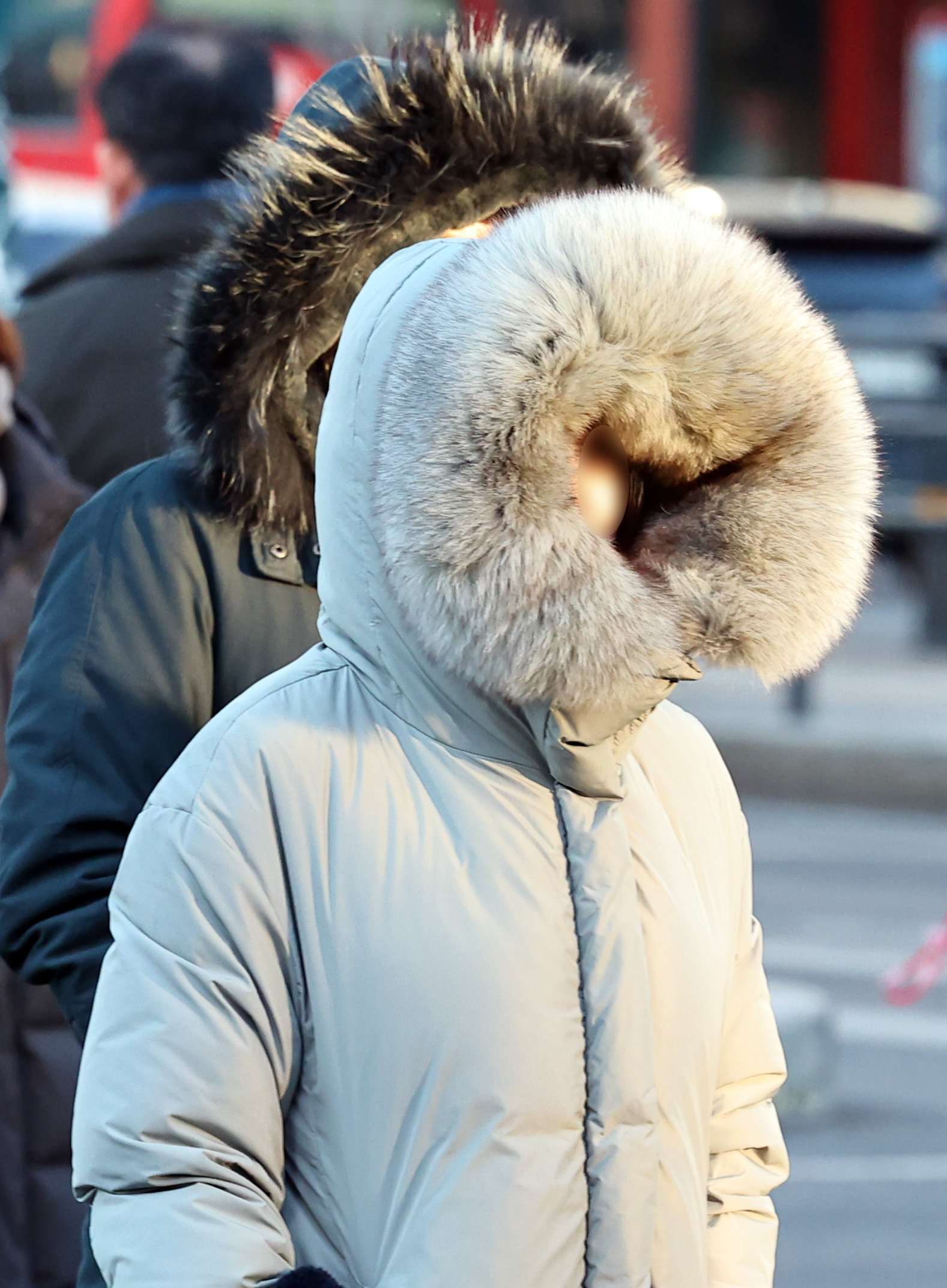 연일 매서운 한파가 이어지고 있는 22일 서울 종로구 세종대로 사거리에서 시민들이 모자를 쓰고 발걸음을 재촉하고 있다. 2026.01.22 뉴시스