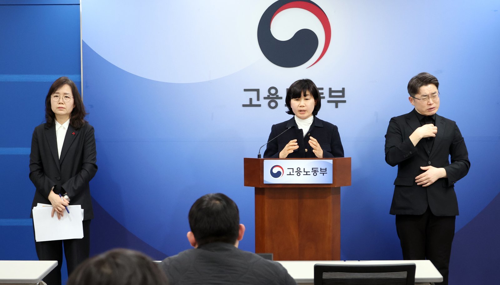 이민재 고용노동부 산업안전보건정책실장이 22일 세종시 정부세종청사에서 2026년 사업장 감독계획을 발표하고 있다. 왼쪽은 이현옥 노동정책실장. 2026.01.22 뉴시스