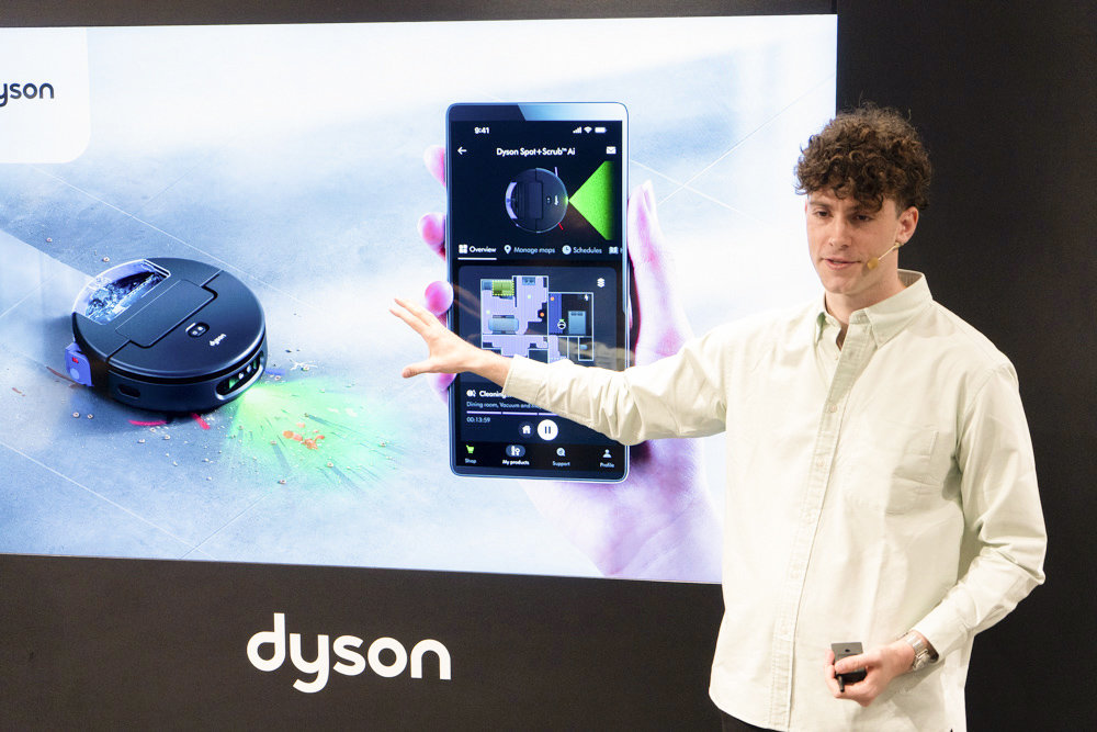 보안은 로봇 청소기에서 가장 논란이 되는 부분이다. 다이슨은 로봇 내 민감 데이터는 앱으로 전송되지 않는다는 점을 강조한다 / 출처=IT동아
