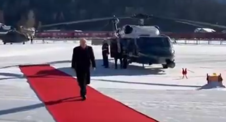 21일(현지시간) 도널드 트럼프 미국 대통령이 세계경제포럼(WEF) 참석을 위해 스위스 다보스에 도착한 모습. 엑스 갈무리