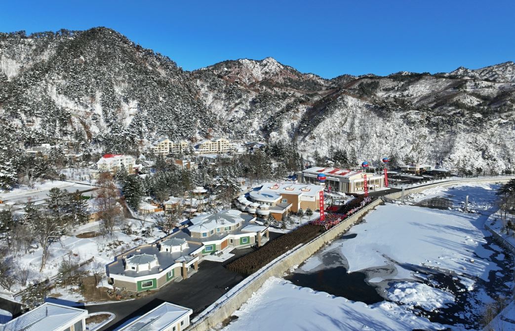 온포근로자휴양소 전경. 건설하는 데 8년이 걸렸다. 노동신문 뉴스1