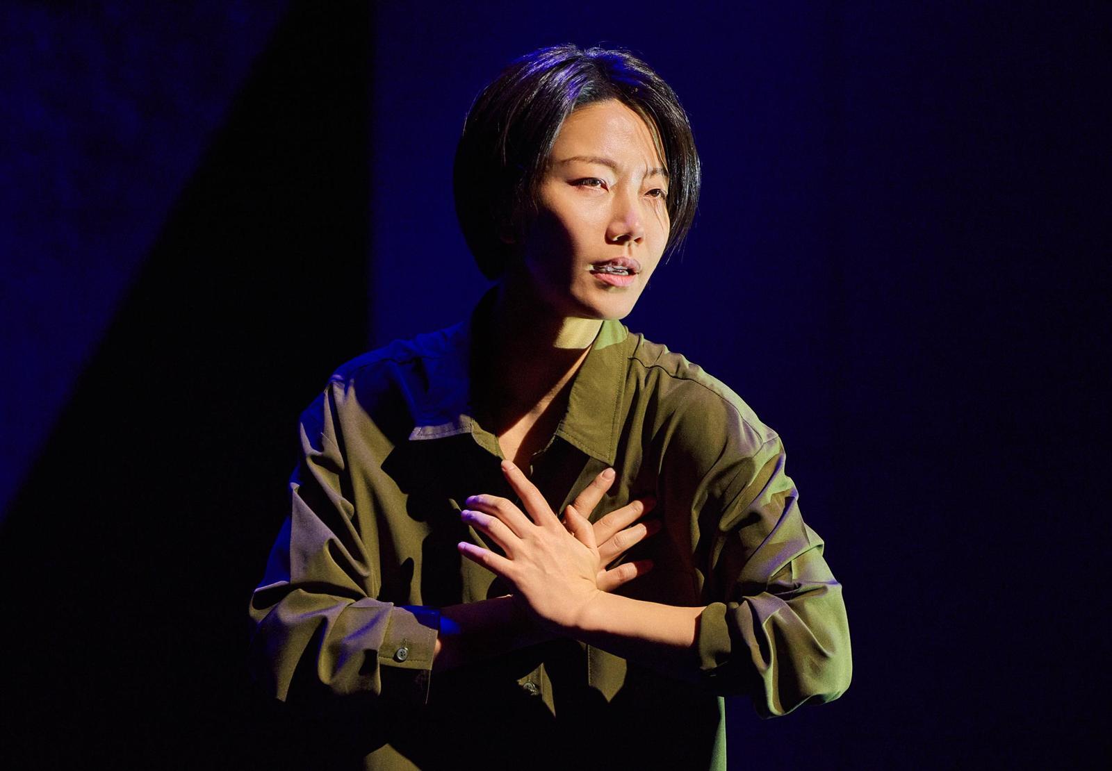 연극 ‘살아있는 자를 수선하기’의 배우 김신록. 
프로젝트그룹 일다 제공