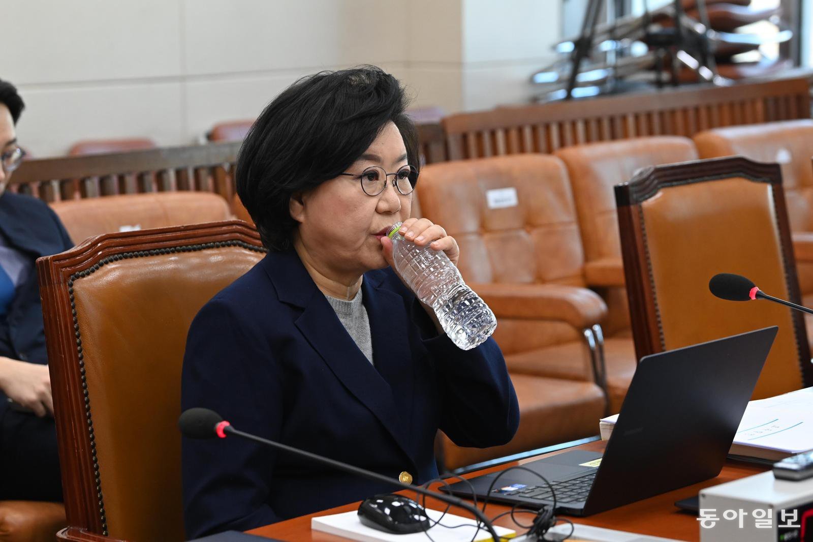 이혜훈 기획예산처 장관 후보자가 23일 오전 서울 여의도 국회 재정경제기획위원회에서 열린 인사청문회에 참석해 있다. 사진공동취재단/이훈구 기자 ufo@donga.com