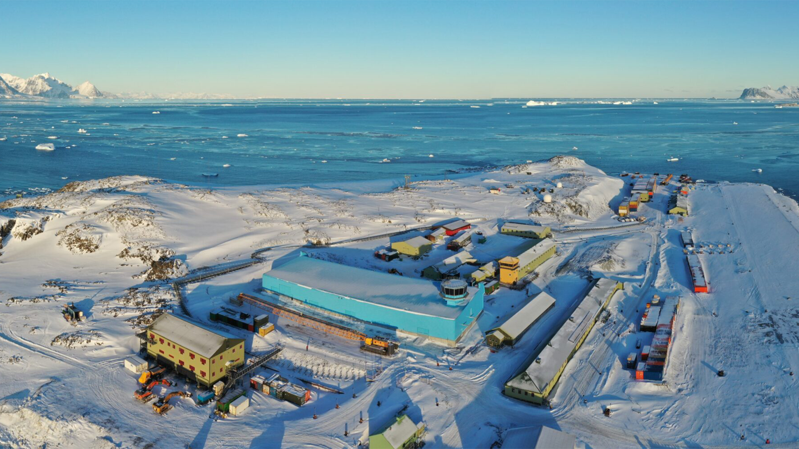 영국 남극조사국(BAS)이 2026년 남극 기지 신규 인력을 모집한다. 영하 89도의 극한 환경이지만 숙식비 전액 지원과 높은 저축률로 현장 근무자 만족도는 매우 높다. BAS 제공