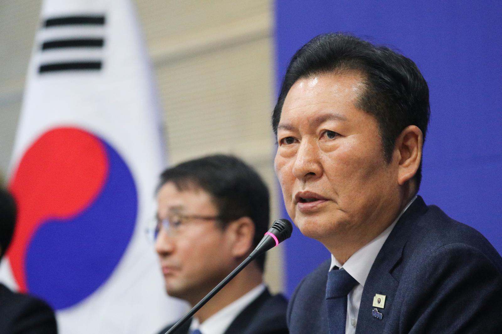 (진천=뉴스1) 김용빈 기자 = 정청래 더불어민주당 대표가 23일 충북 진천선수촌에서 열린 최고위원회의에서 모두발언을 하고 있다. 2026.1.23/뉴스1